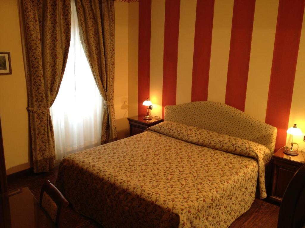 La Dependance Hotel Menaggio Kamer foto